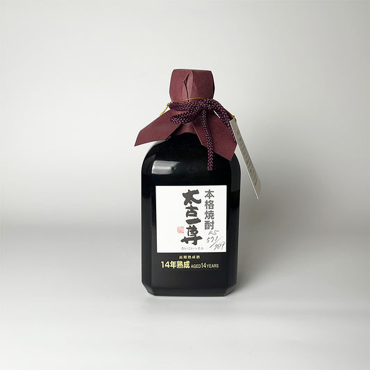 Barley shochu_Rokuchoshi Brewery/Taiko Isson, aged for 14 years *Special box sold separately