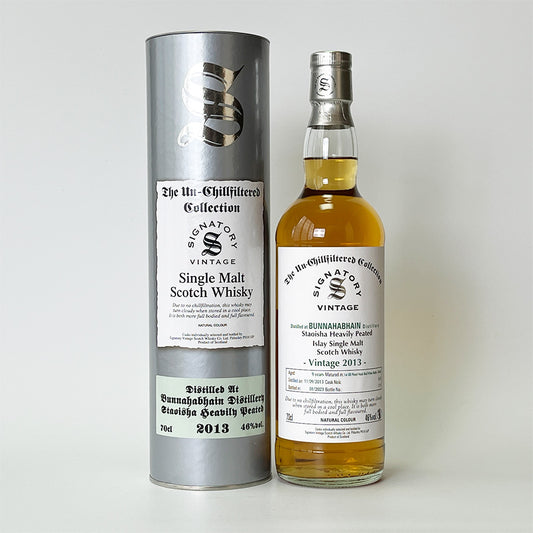ウィスキー_アイラ／SIGNATORY VINTAGE  Un-Chillfiltered Collection BUNNAHABHAIN Staoisha Heavily Peated（シグナトリー・ヴィンテージ ブナハーブン ストイーシャ・ヘビリー・ピーテッド アン・チルフィルタード・コレクション） 9年 2013【正規輸入品】